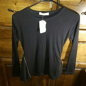 Adorable casual shirt u can dress up or down.